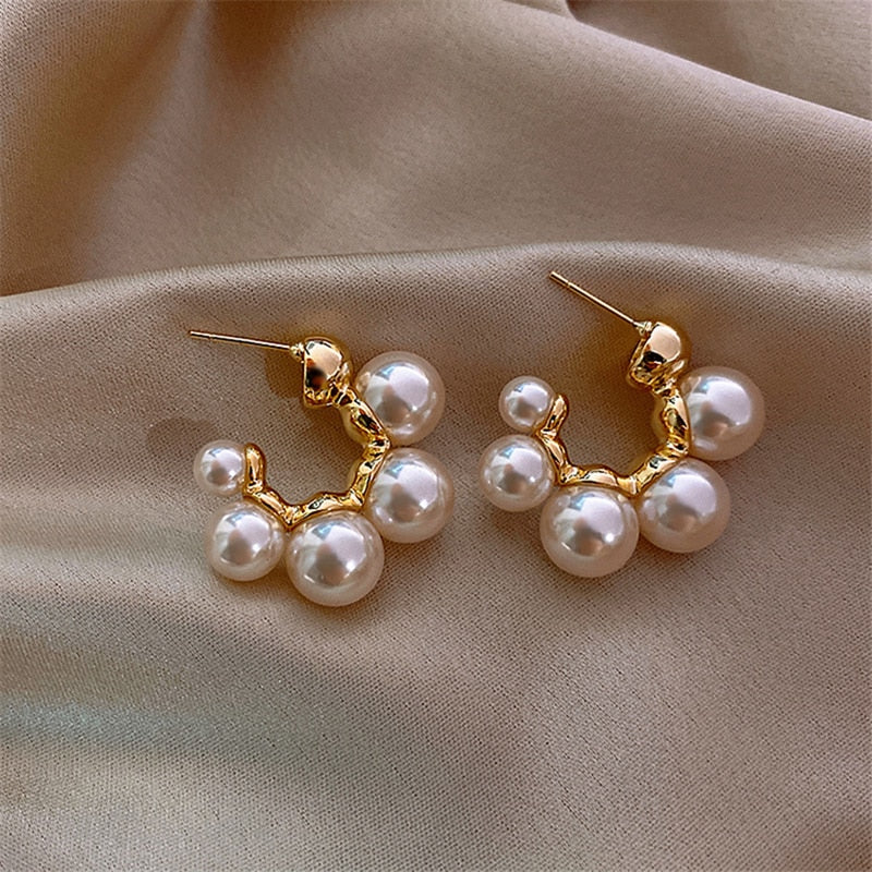 2025 New Cute Pearl Studs Hoop Earrings for Women Gold Color Eardrop Minimalist Tiny Huggies Hoops Wedding Fashion Jewelry